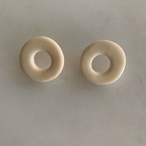 Ivory Round Earrings